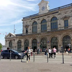 Functional Flat Close To The Station , Lille France